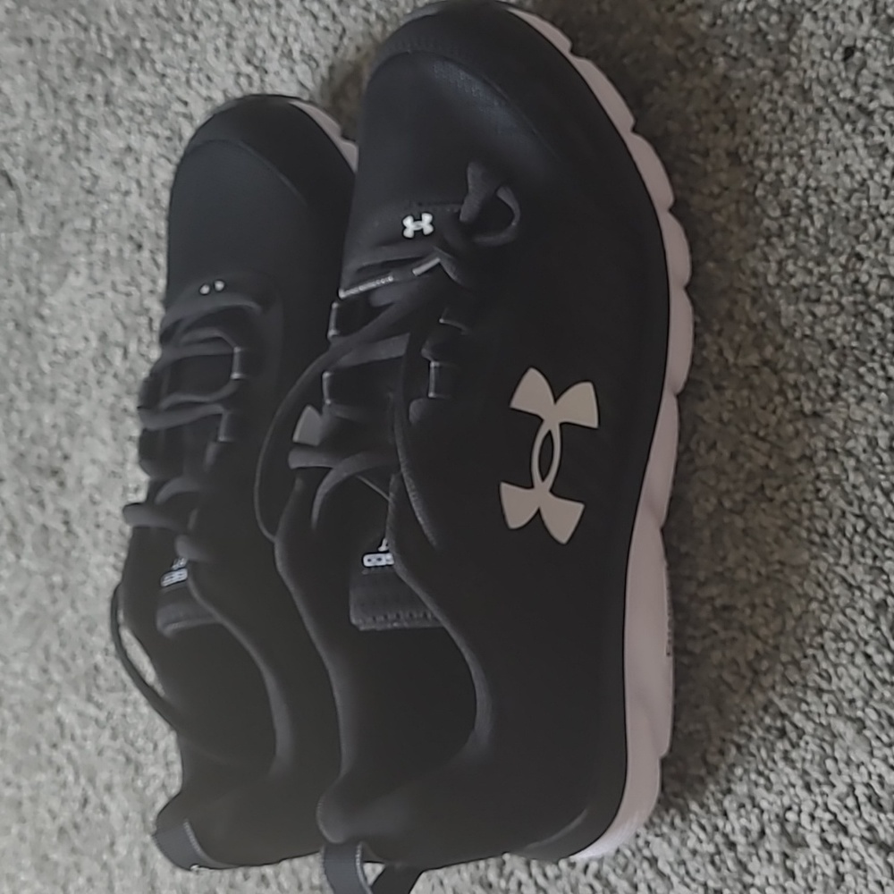 Under Armour - NWTO Women's Size 8 - Charged Assert 8